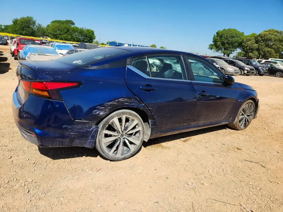 2022 NISSAN ALTIMA SR  