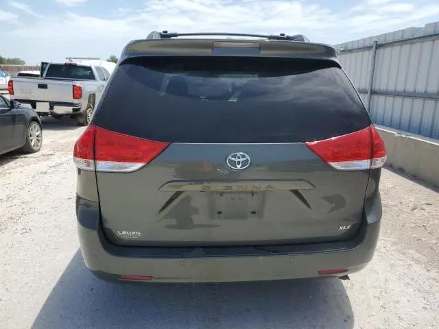 2013 TOYOTA SIENNA XLE  