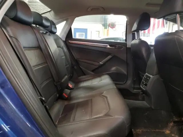 2017 VOLKSWAGEN PASSAT SE  