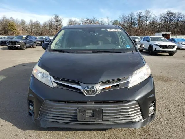 2018 TOYOTA SIENNA XLE  