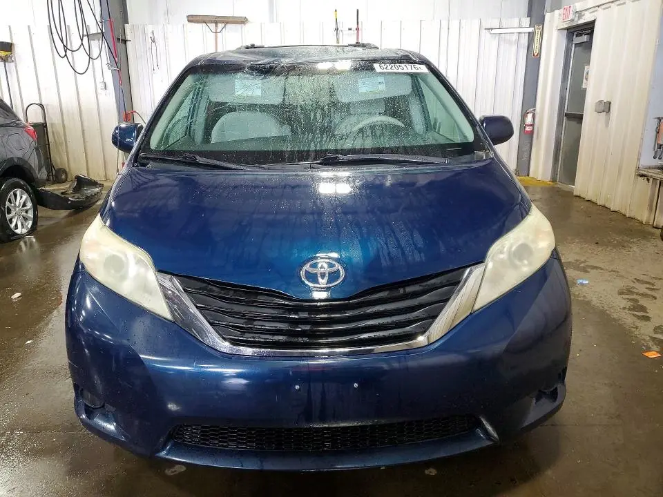 2012 TOYOTA SIENNA LE  