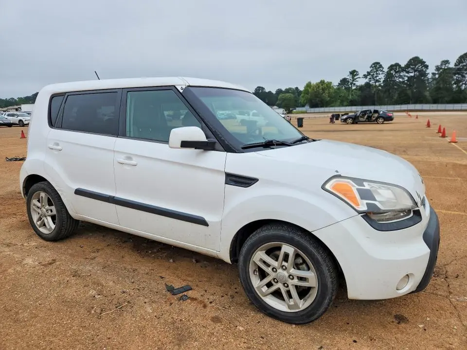 2011 KIA SOUL +  