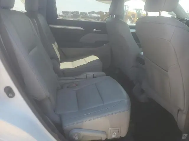 2018 TOYOTA HIGHLANDER SE  
