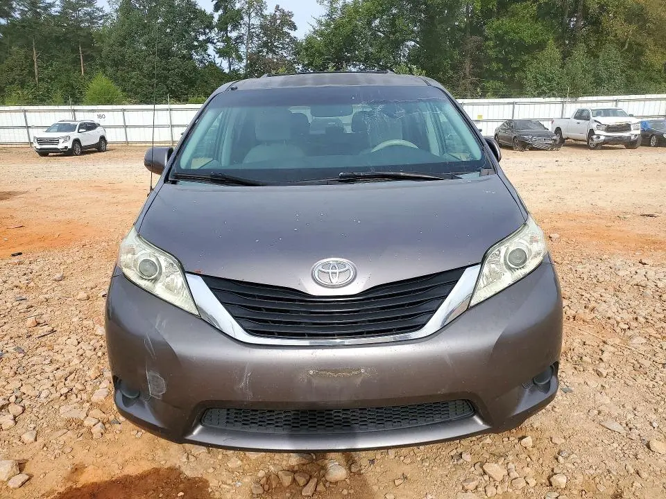 2012 TOYOTA SIENNA LE  