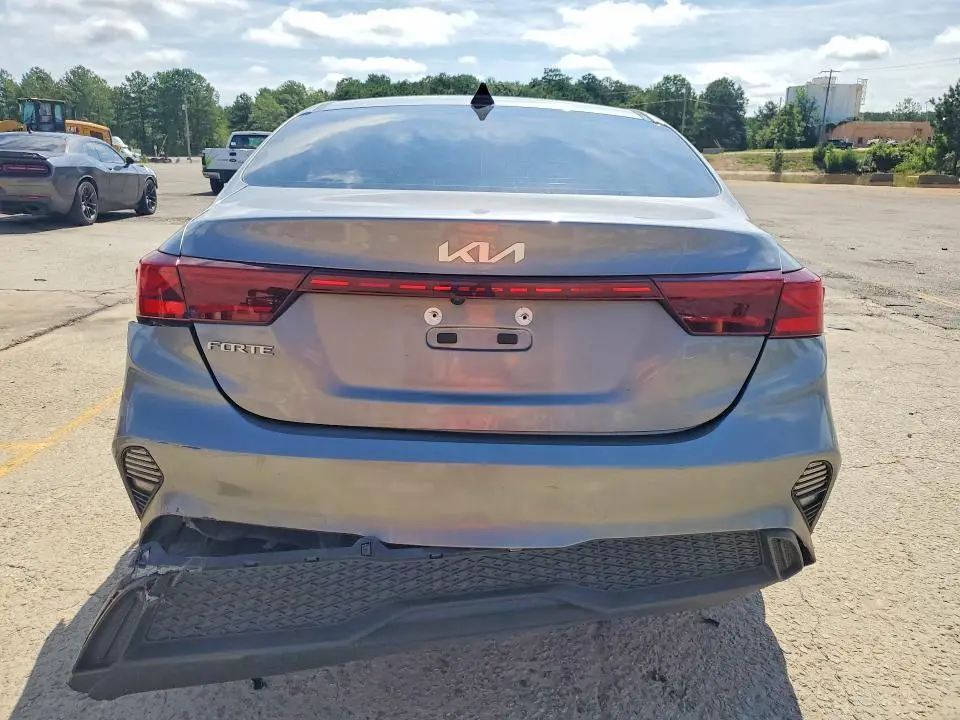 2024 KIA FORTE LXS  