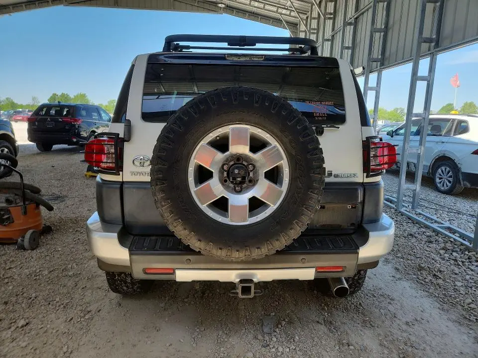 2010 TOYOTA FJ CRUISER BASE  