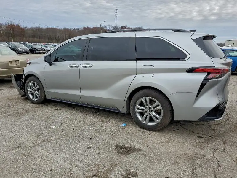 2022 TOYOTA SIENNA XSE  