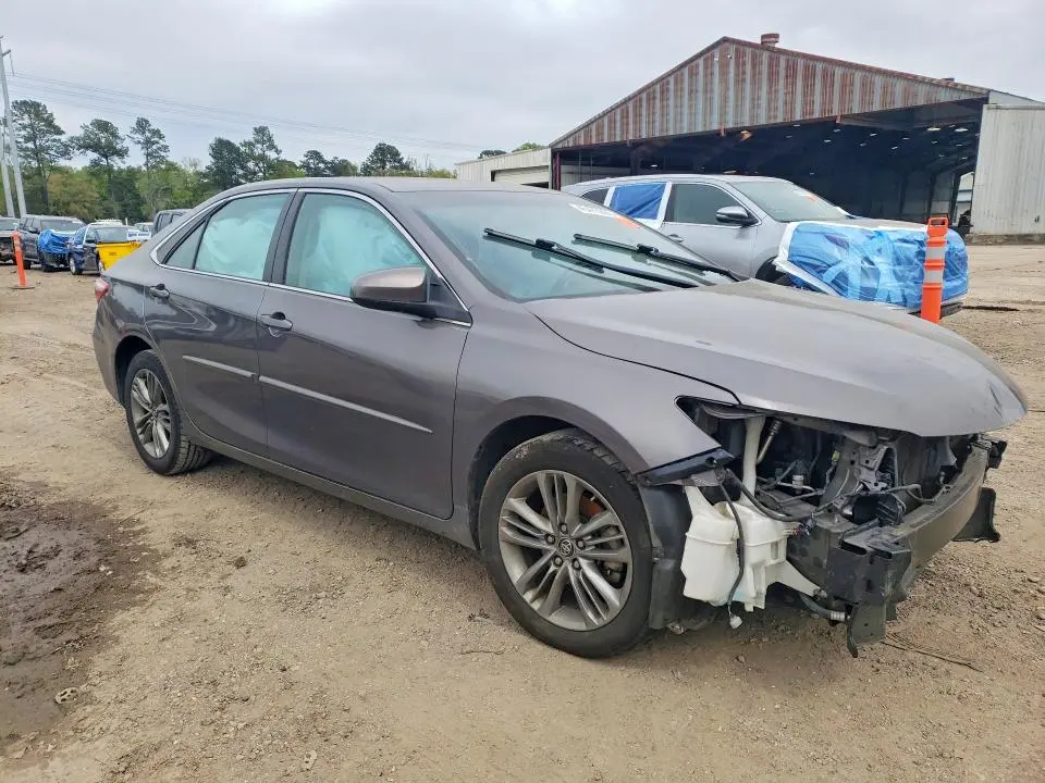2015 TOYOTA CAMRY SE  