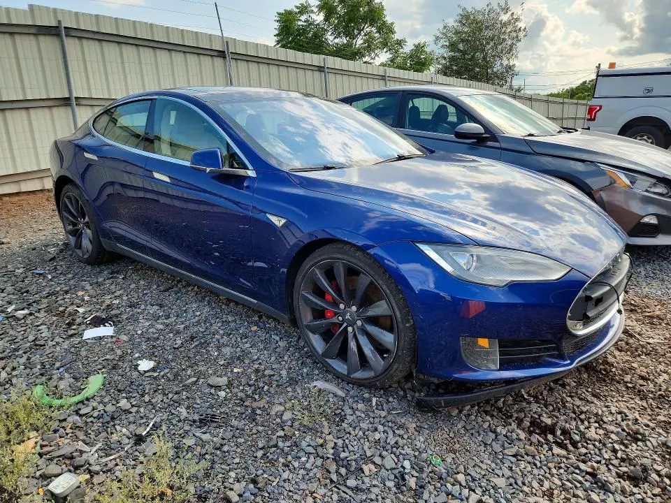2015 TESLA MODEL S   