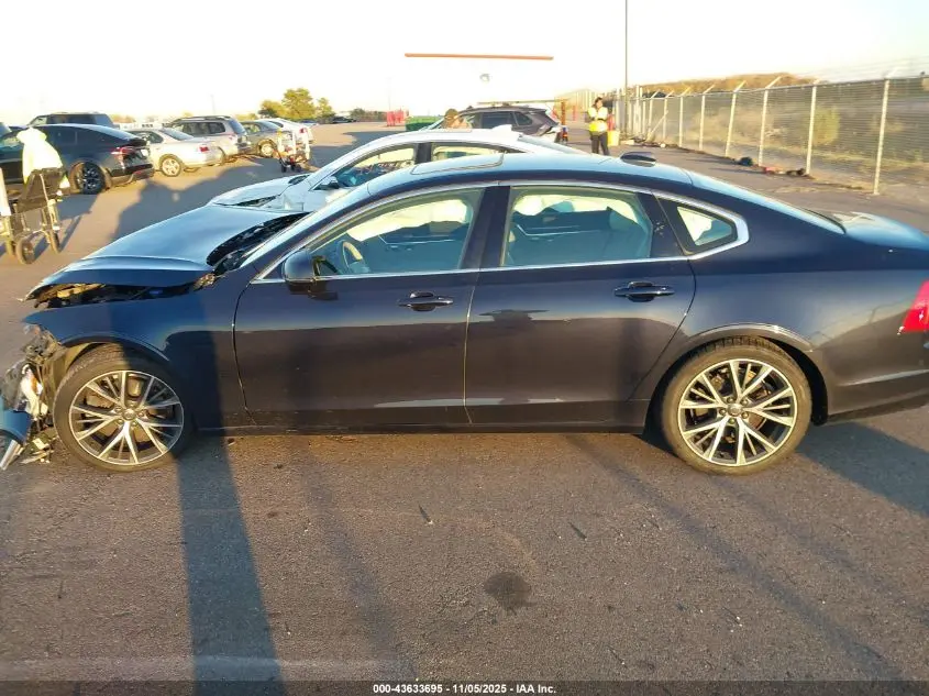 2017 VOLVO S90 T6 MOMENTUM