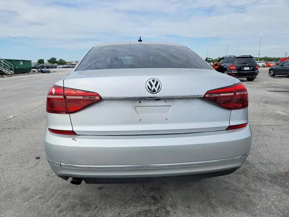 2017 VOLKSWAGEN PASSAT S  