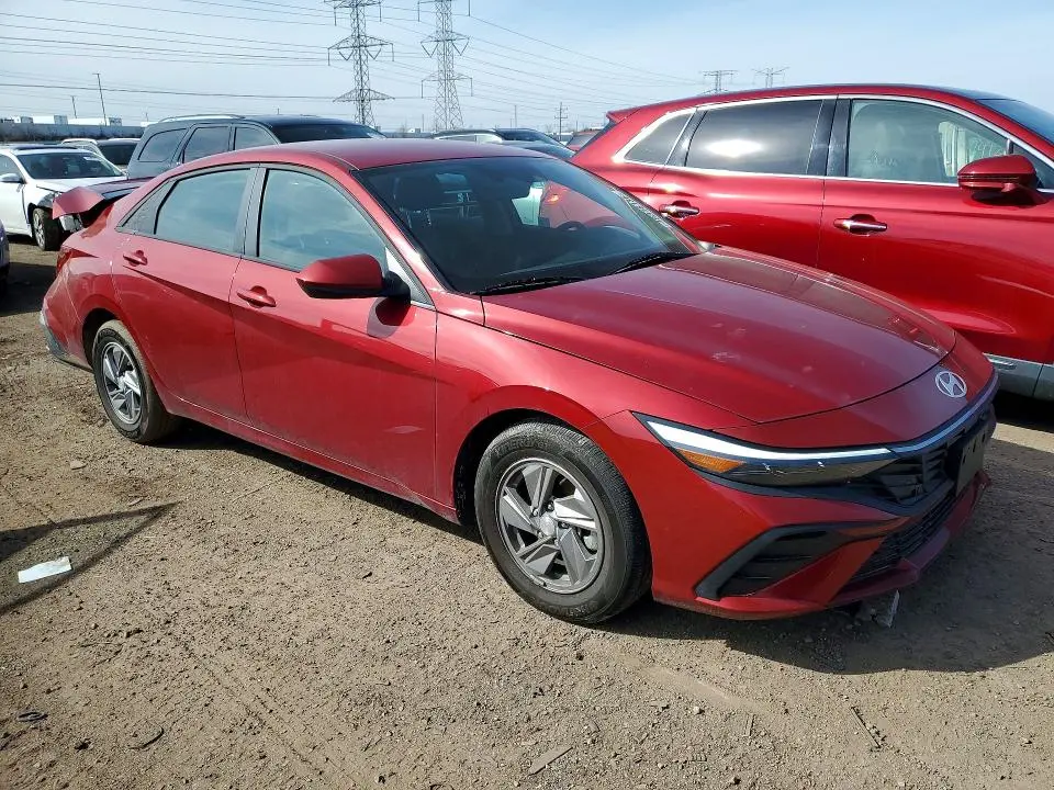 2025 HYUNDAI ELANTRA SE  