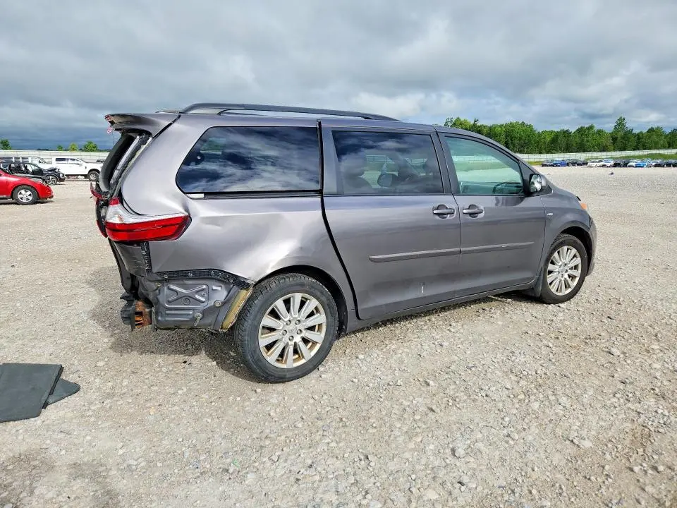 2017 TOYOTA SIENNA LE  