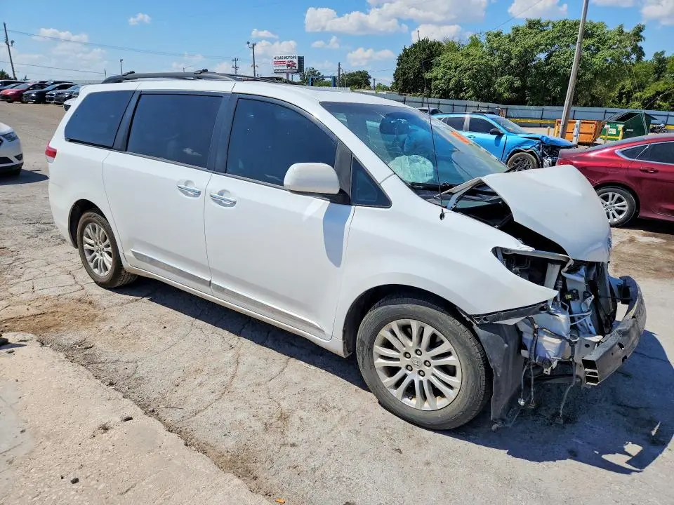 2014 TOYOTA SIENNA XLE 8-PASSENGER  