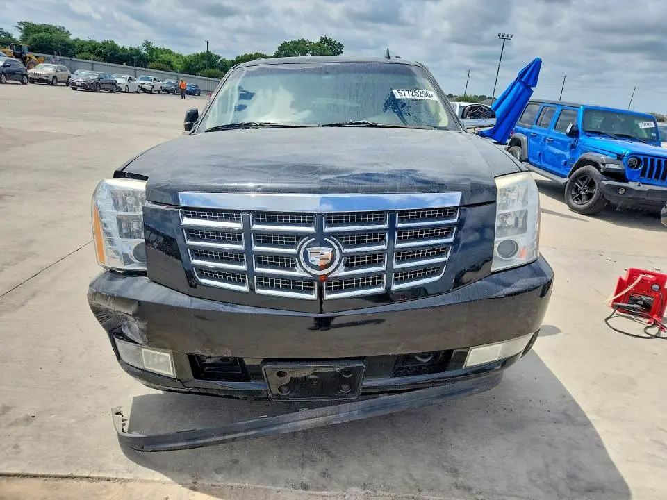2011 CADILLAC ESCALADE ESV LUXURY  