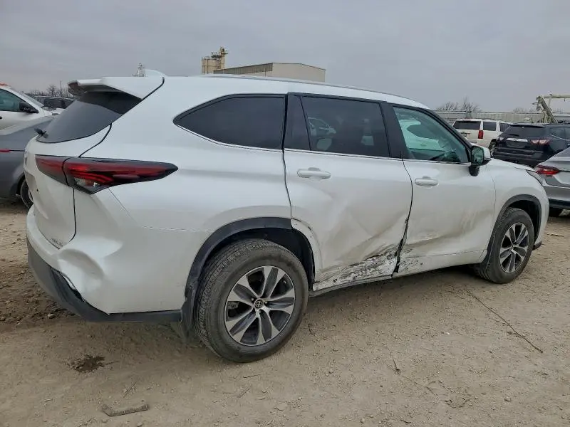 2024 TOYOTA HIGHLANDER LE  