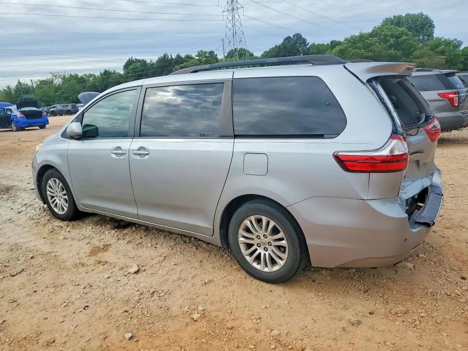 2015 TOYOTA SIENNA XLE 8-PASSENGER  