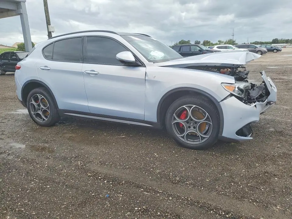 2022 ALFA ROMEO STELVIO TI  