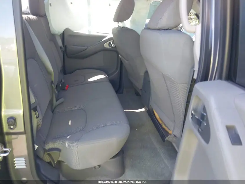 2016 NISSAN FRONTIER SV