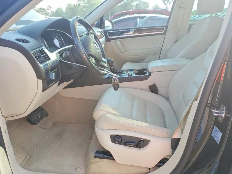 2015 VOLKSWAGEN TOUAREG V6  