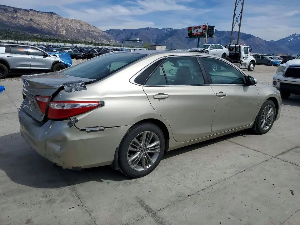 2015 TOYOTA CAMRY SE  