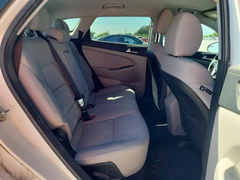 2020 HYUNDAI TUCSON SE  