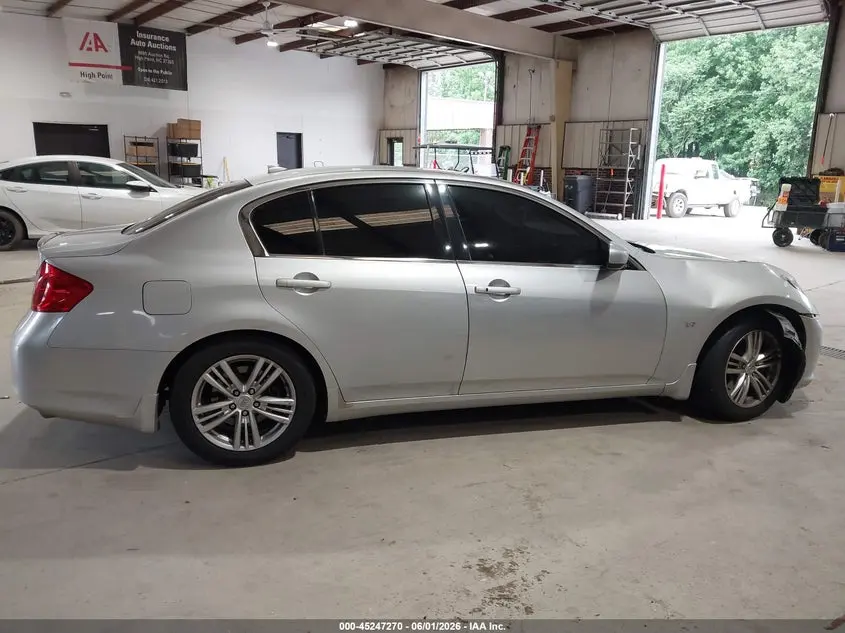 2015 INFINITI Q40  