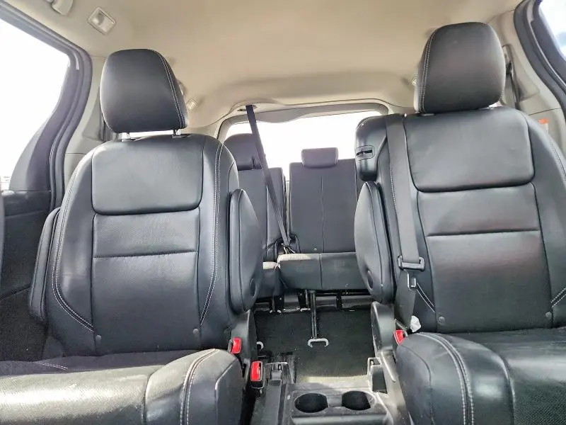 2017 TOYOTA SIENNA SE 8-PASSENGER  