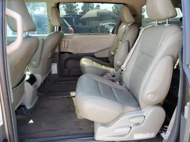 2017 TOYOTA SIENNA XLE  