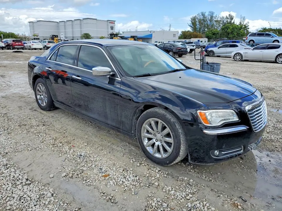 2013 CHRYSLER 300C   