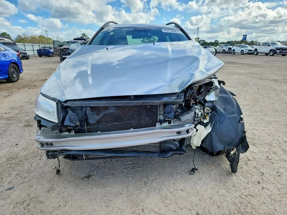 2011 VOLVO XC70 T6  