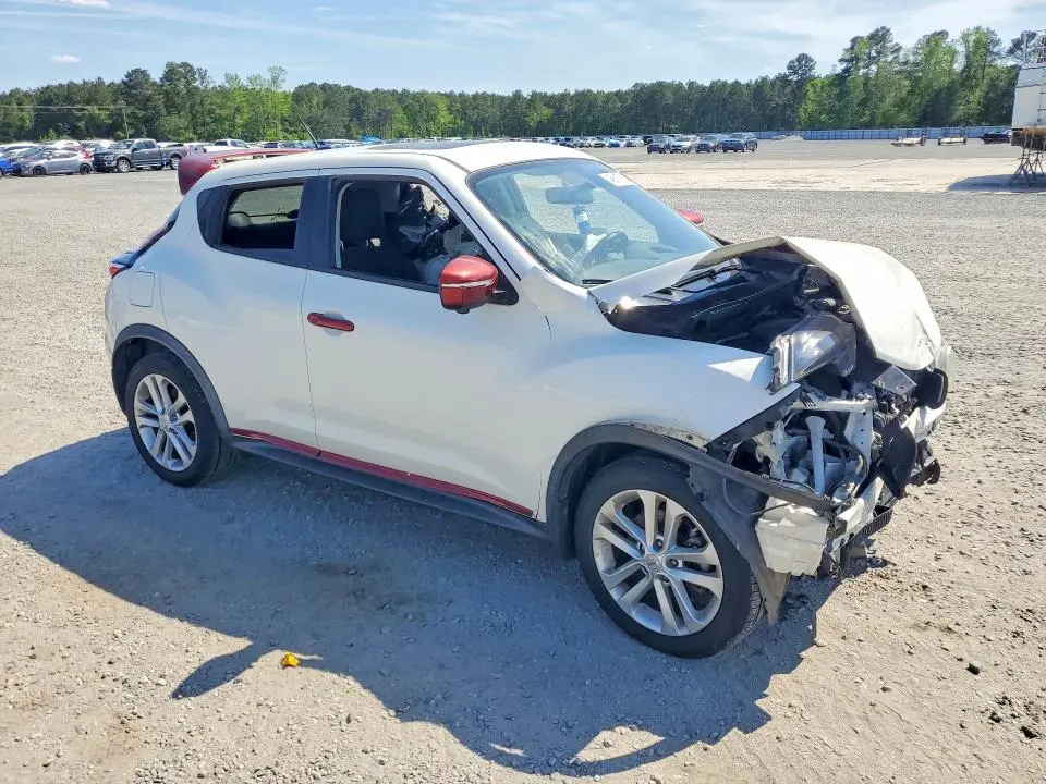 2015 NISSAN JUKE SV  