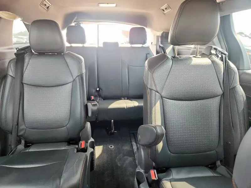 2022 TOYOTA SIENNA XSE  