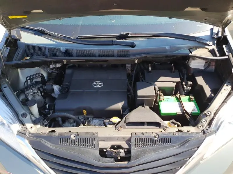 2011 TOYOTA SIENNA LE  
