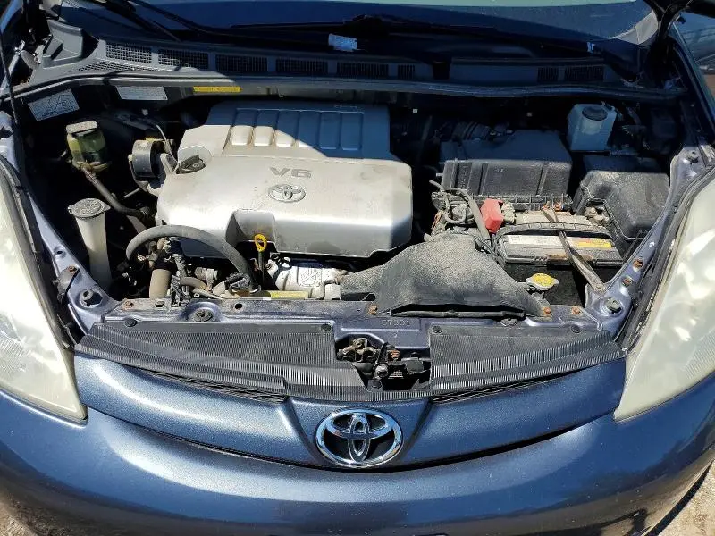 2010 TOYOTA SIENNA CE  
