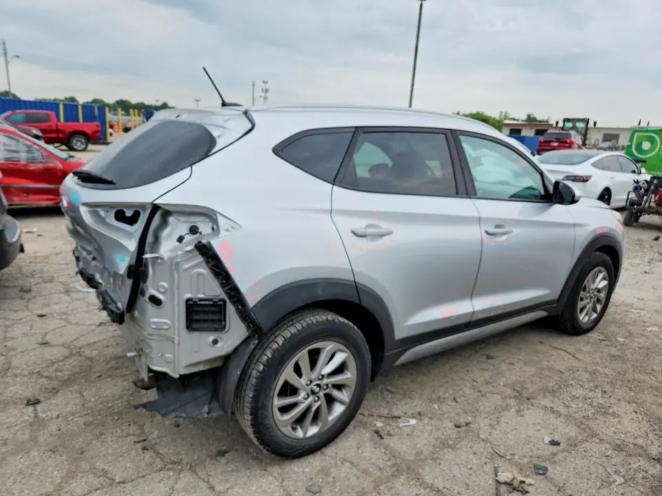 2017 HYUNDAI TUCSON SE  