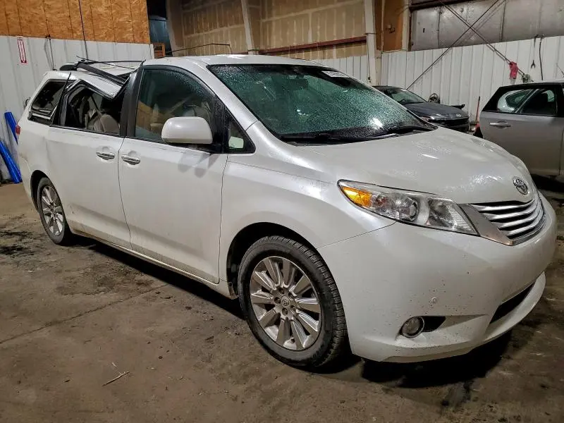 2011 TOYOTA SIENNA XLE  