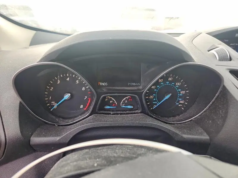 2016 FORD ESCAPE SE  