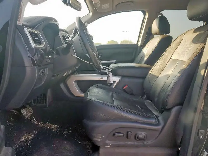 2017 NISSAN TITAN SV