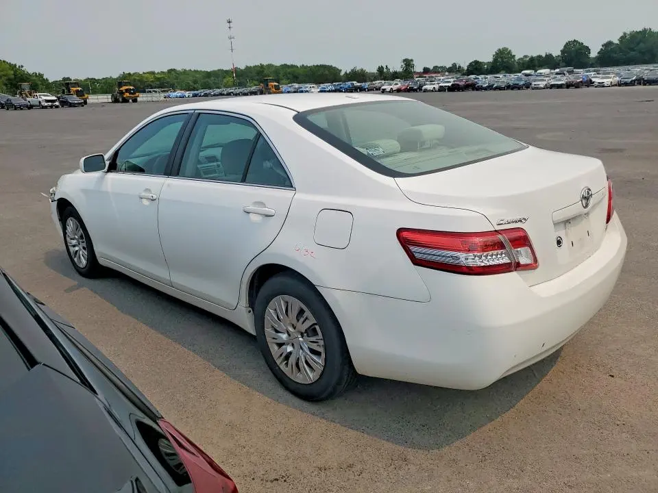 2011 TOYOTA CAMRY LE  