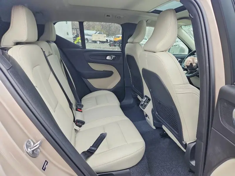 2024 VOLVO XC40 ULTIMATE  