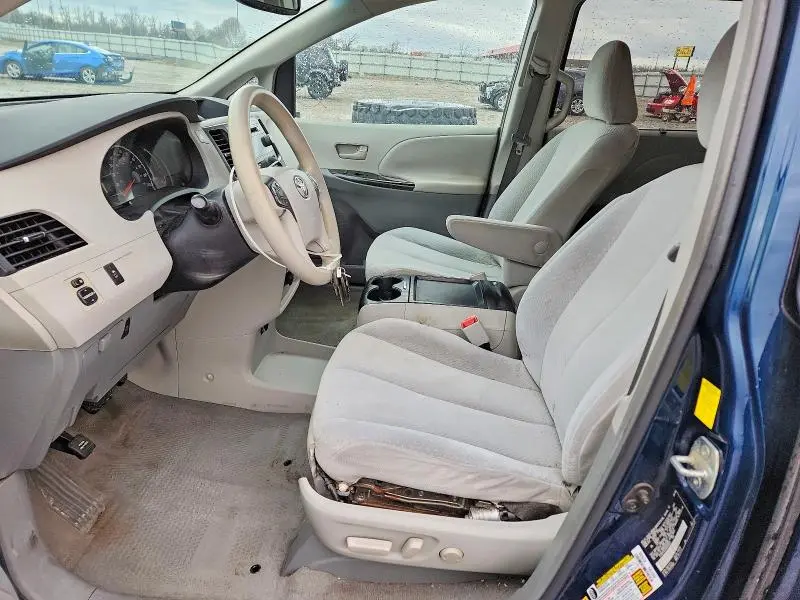 2011 TOYOTA SIENNA LE 8-PASSENGER  