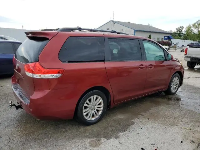 2011 TOYOTA SIENNA XLE  