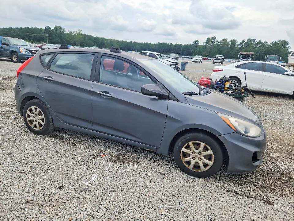 2012 HYUNDAI ACCENT GS  