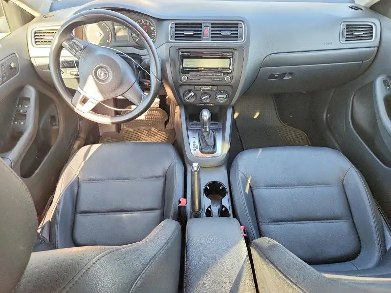 2011 VOLKSWAGEN JETTA SE  