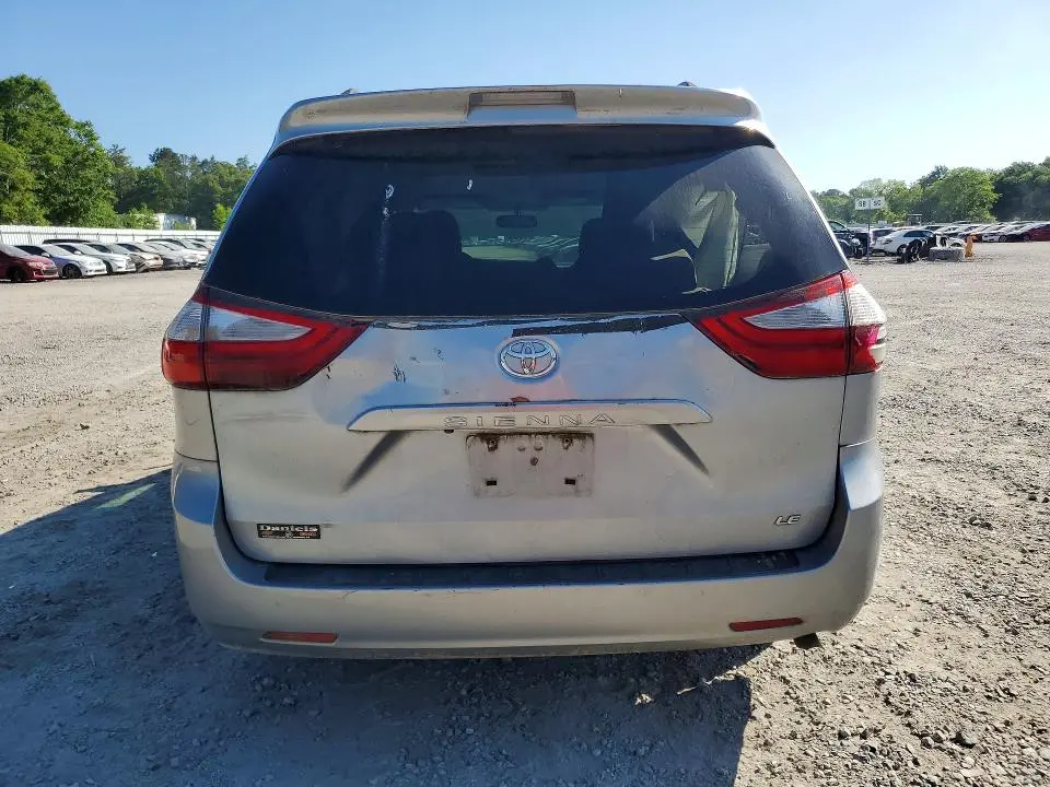 2015 TOYOTA SIENNA LE  