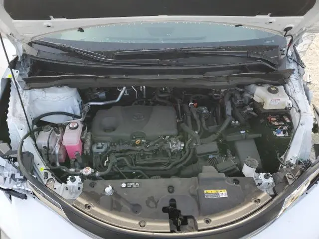 2024 TOYOTA SIENNA LE  