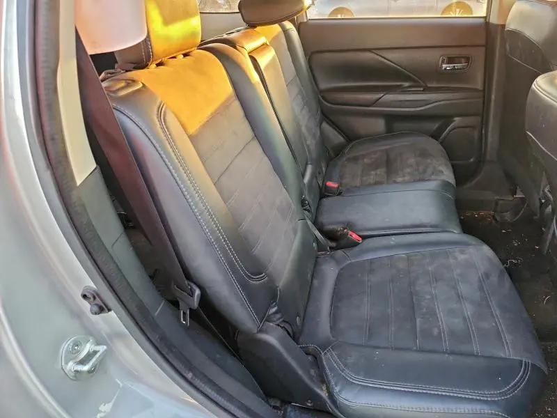 2019 MITSUBISHI OUTLANDER SE  