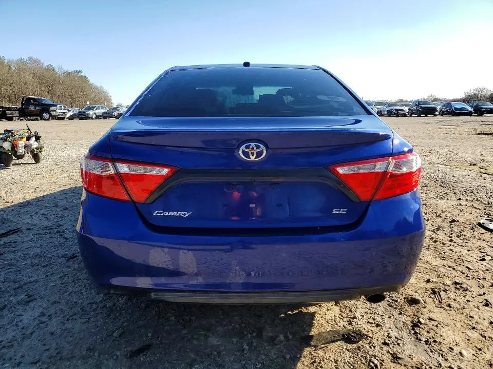2016 TOYOTA CAMRY SE  