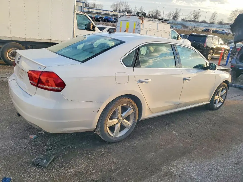 2012 VOLKSWAGEN PASSAT SE  